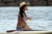 Рианна - в бикини на Гаваях, 27.04.2012 (86xHQ) D66eba198958563